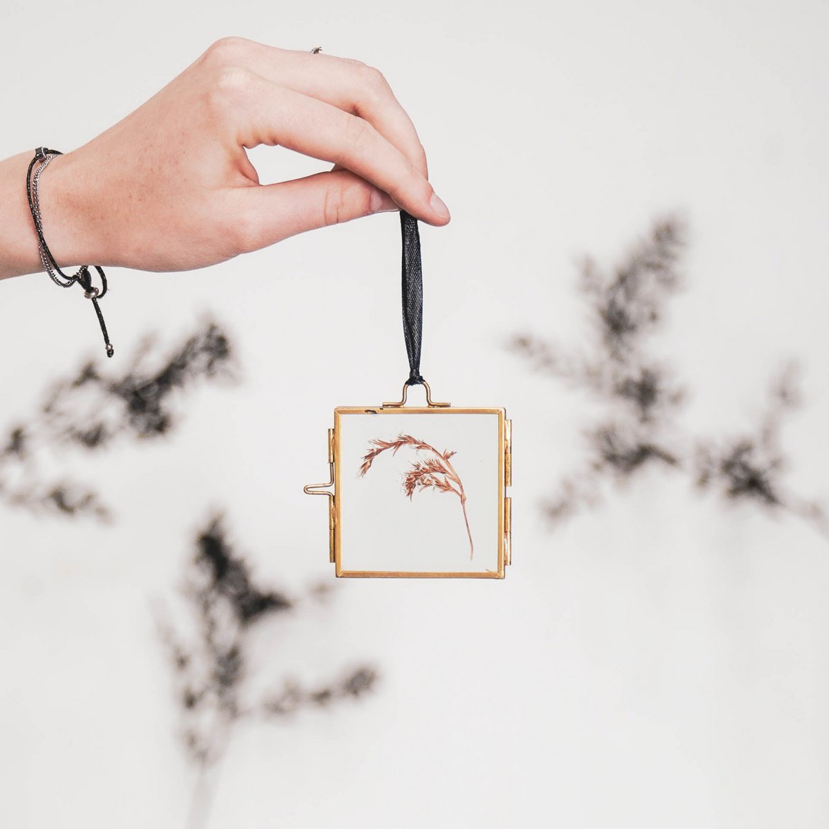 Picture Frame- Hanging - Metal/Glass - Gold - 6,5x6cm