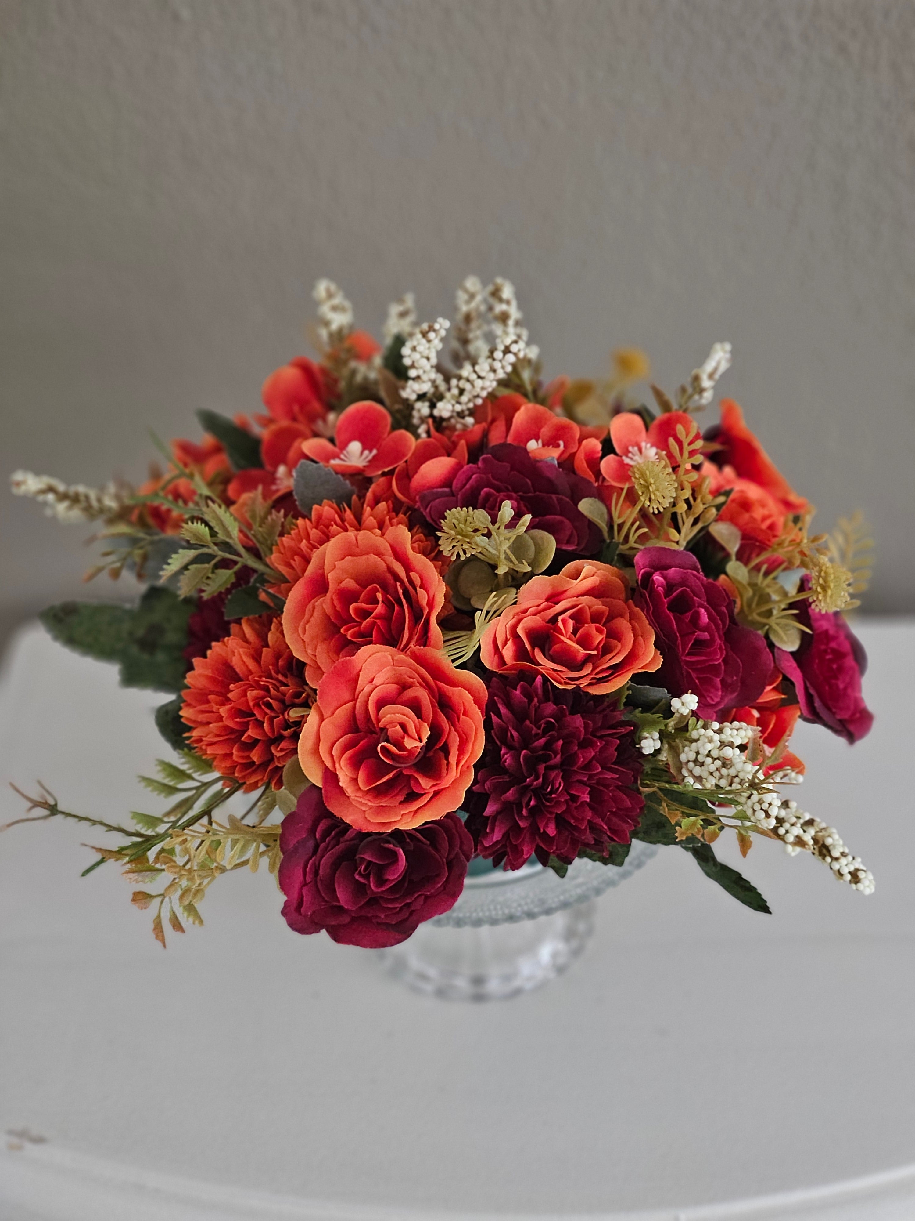 Plateau met kunstbloemen